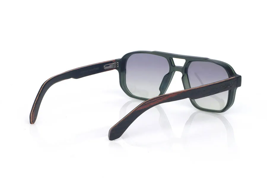 Wood eyewear of Ebony HUDSON. The wooden sunglasses HUDSON combine a navigator-inspired design with bold lines, featuring a deep green front and ebony temples, a dark and elegant wood that adds a refined handcrafted finish and a subtle grain. Their balanced structure delivers a strong presence without sacrificing comfort, thanks to the lightweight build and the curve of the temples, which helps provide a stable fit for everyday wear. A modern, timeless model with plenty of character, designed for daily use, with full UV protection.

Dimensions: 147x48 mm
Caliber: 54
 for Wholesale & Retail | Root Sunglasses® 