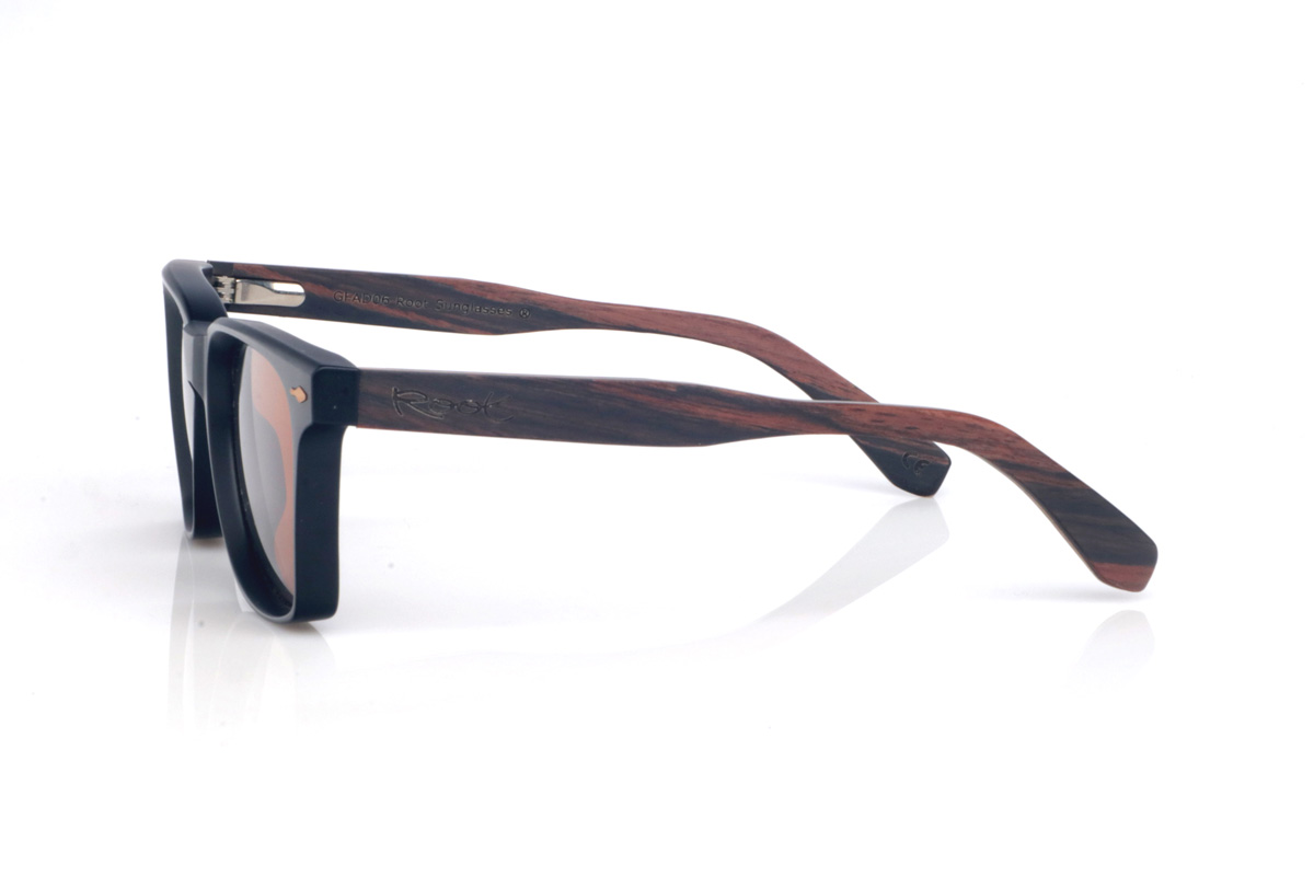 Wood eyewear of Ebony DENVER. The wooden sunglasses DENVER combine a bold, square silhouette with a matte black front, creating a clean and highly versatile look. Their ebony temples add an elegant handcrafted touch, with a subtle grain and a natural finish that contrasts with the solid front. The frame offers comfortable everyday wear thanks to its lightweight build and the curve of the temples, which helps keep a stable fit. A modern, timeless model designed for daily use, with full UV protection.

Dimensions: 145x47 mm
Caliber: 52 for Wholesale & Retail | Root Sunglasses® 