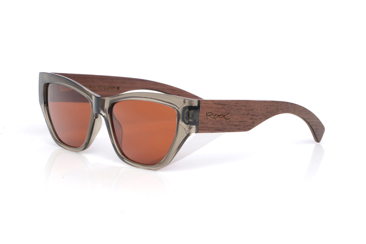 Wood eyewear of Walnut STONE. The STONE WALNUT wooden sunglasses combine a translucent “smoke/stone” front with a slightly cat-eye silhouette that subtly lifts the look. The transparency of the acetate reveals the nuances and joins of the frame, giving it a modern, lightweight feel.
The walnut temples are the standout feature: they visually balance the front, reinforce the sense of a solid, well-made piece, and add the warm contrast of natural wood grain. Their curved shape helps them sit securely, keeping them comfortable for everyday wear, with full UV protection.

Measurements: 145x45
Lens width: 55 for Wholesale & Retail | Root Sunglasses® 