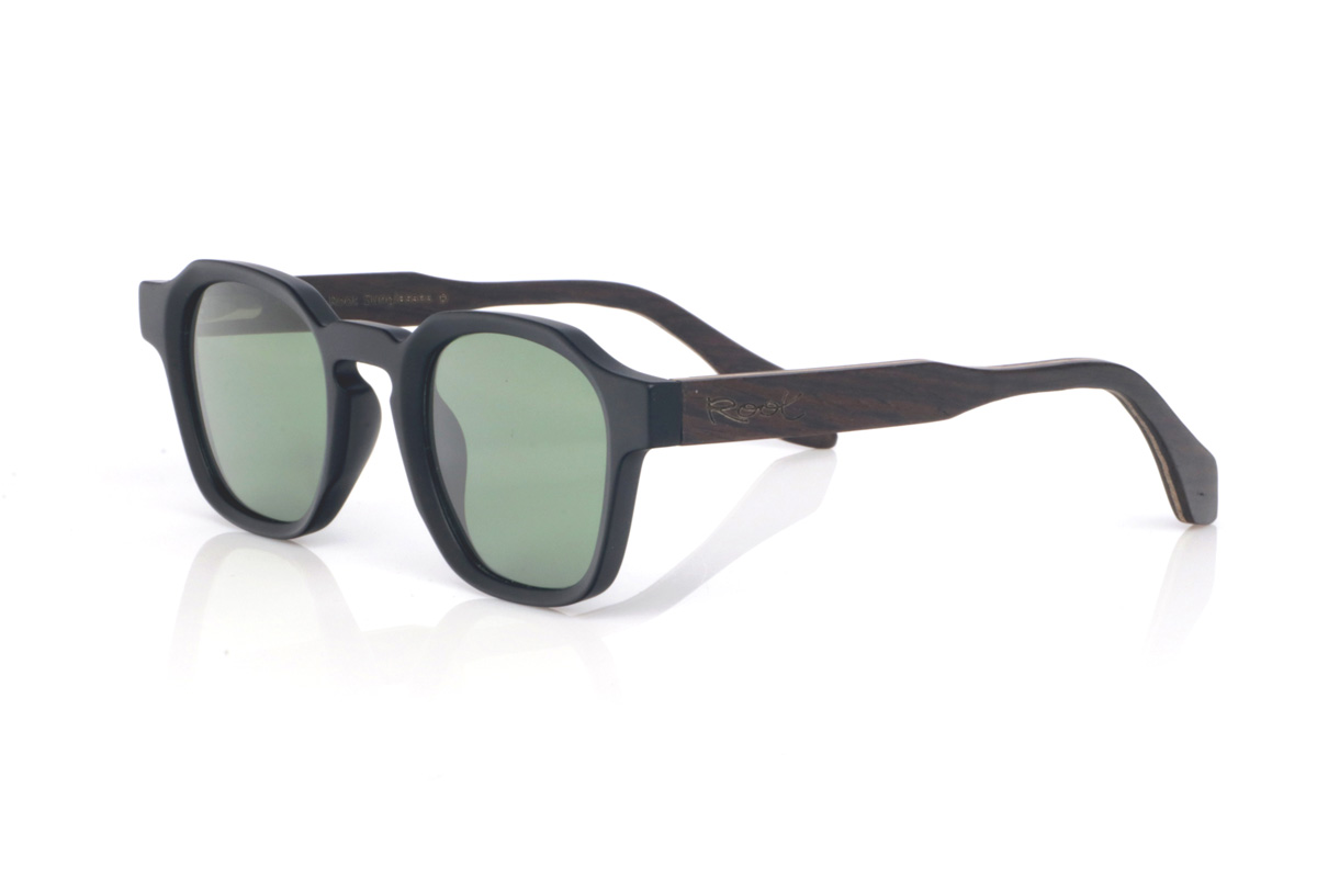 Wood eyewear of Oak modelo LARK. The LARK wooden sunglasses combine a matte black front with clean lines and a soft-touch feel, paired with a well-balanced, timeless rounded-oval shape. The design stands out thanks to its straight bridge with a subtle upper step, adding character without feeling too much, and the right amount of thickness to give presence while keeping a light, modern look.

Black oak temples add the natural contrast of dark wood, with a discreet and elegant grain that makes each pair slightly unique. A comfortable and highly versatile model for everyday wear, with full UV protection.

Dimensions: 145x46 mm
Lens width: 46
 | Root Sunglasses® 