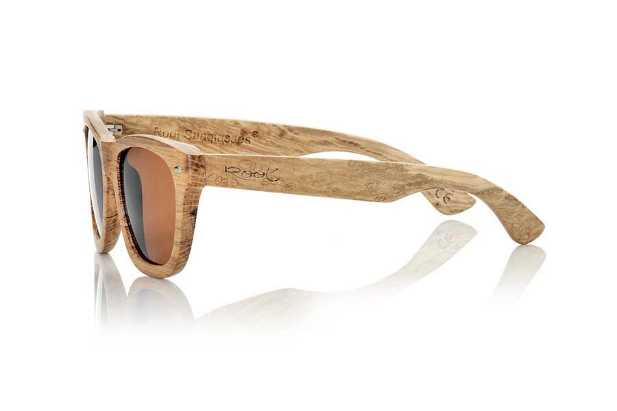 Wood eyewear of Oak TERRACOTA. Terracotta Sun glasses are made of oak wood in natural color. This hardwood light in color and veining marked blends perfectly with the classic unisex frame brown lenses are ideal for eg environments not as bright as the lens itself provides extra brightness.  Various combinations of lenses. Frontal meassure: 149x47/141x43mm for Wholesale & Retail | Root Sunglasses® 