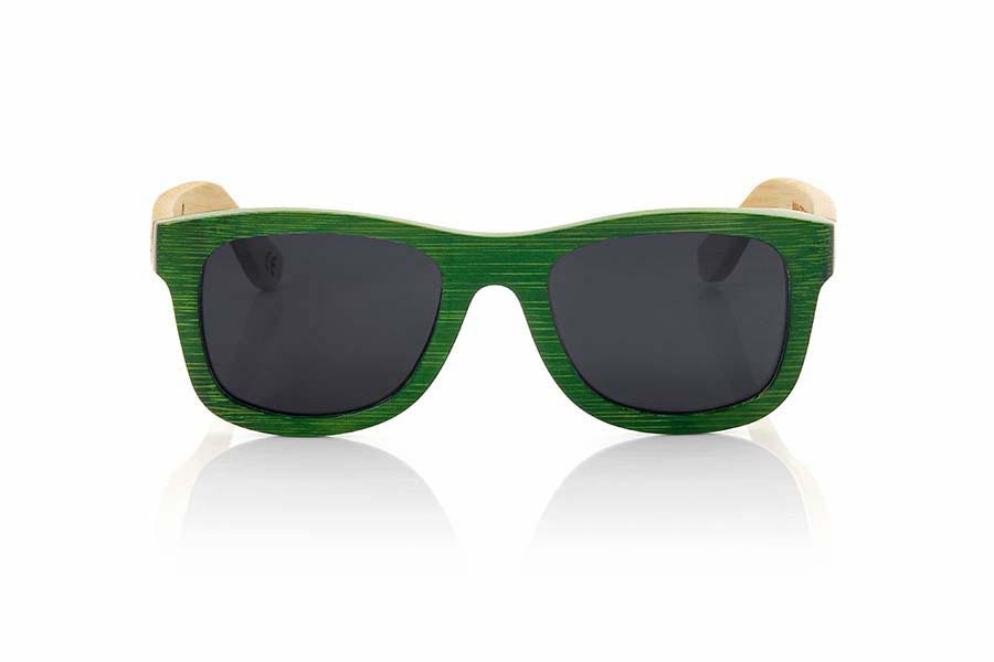 Wood eyewear of Bamboo AMAZONIAN. The Amazonian sunglasses are made of bamboo wood combining the green tinted front with the natural bamboo sideburns, it is a classic frame of a size that adapts well to all types of faces of both men and women. The Amazonians are a green bet that keeps your eyes clean. Frontal Measurement: 147x50mm for Wholesale & Retail | Root Sunglasses® 