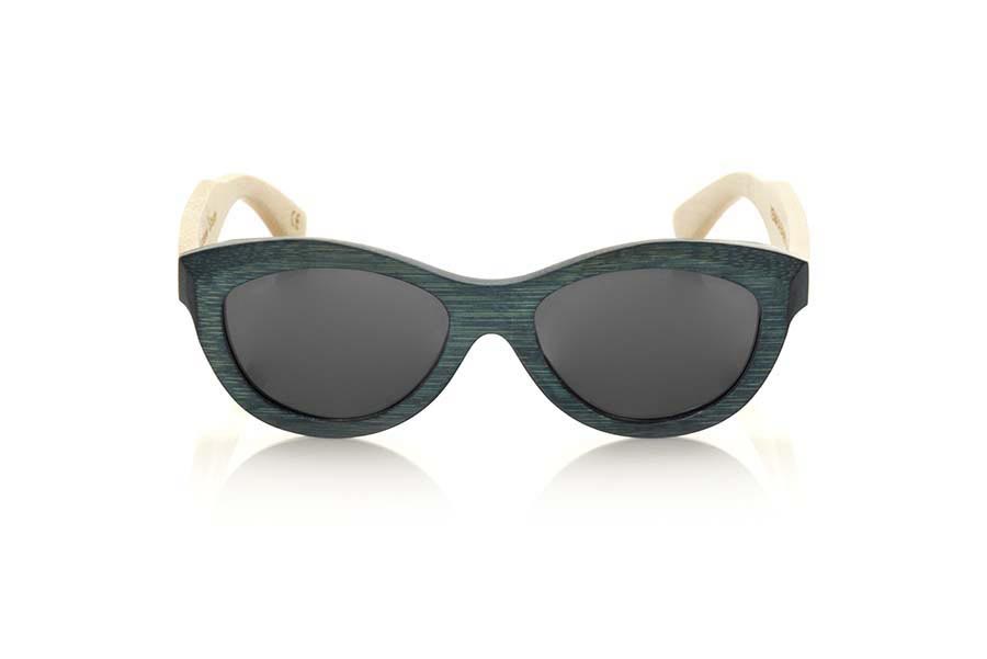 Gafas de Madera Natural de Bambú YEMAYÁ. Las gafas de sol de madera Yemayá están realizadas en madera de bambú con el frontal tintado de azul profundo patillas bambú natural y lentes azul espejo, lineas sugerentes en un estilo moderno, atrevido donde sentirse a resguardo de las otras miradas indiscretas. Medidas 142x50mm Venta al Por Mayor y Detalle | Root Sunglasses® 