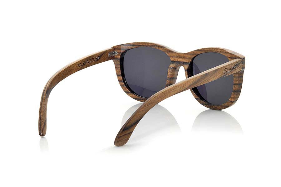 Wood eyewear of Zebrano KALETA. Kaleta sunglasses are made of wood Zebra. This wood has a color and a marked countersunk dark streak, rounded shapes sit well with all types of people and faces, Kaleta are one of the most popular models of our catalog for its elegance and simplicity. Front Measure: 141x52mm for Wholesale & Retail | Root Sunglasses® 