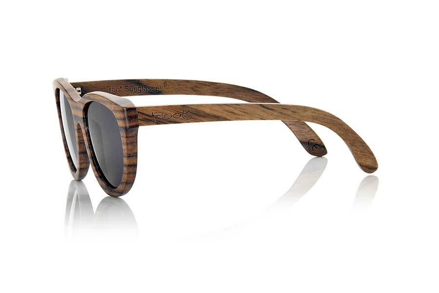 Wood eyewear of Zebrano KALETA. Kaleta sunglasses are made of wood Zebra. This wood has a color and a marked countersunk dark streak, rounded shapes sit well with all types of people and faces, Kaleta are one of the most popular models of our catalog for its elegance and simplicity. Front Measure: 141x52mm for Wholesale & Retail | Root Sunglasses® 