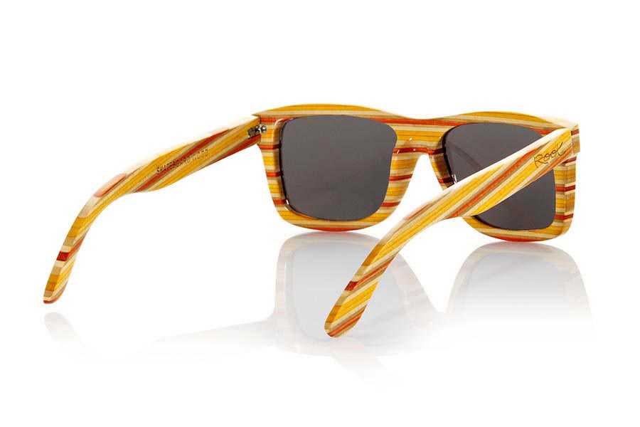 Wood eyewear of Skateboard SUNTIME. Suntime wooden Sunglasses are made of plywood skateboard, 5 layers in shades ranging from cream to red, the Suntime are highly original bold limited edition model with which you will not go desapercibid @. They have a right to for all sides size will surprise its hardness lightness and strength, measures 147x47mm for Wholesale & Retail | Root Sunglasses® 