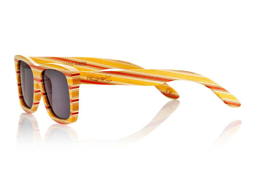 Wood eyewear of Skateboard SUNTIME. Suntime wooden Sunglasses are made of plywood skateboard, 5 layers in shades ranging from cream to red, the Suntime are highly original bold limited edition model with which you will not go desapercibid @. They have a right to for all sides size will surprise its hardness lightness and strength, measures 147x47mm for Wholesale & Retail | Root Sunglasses® 