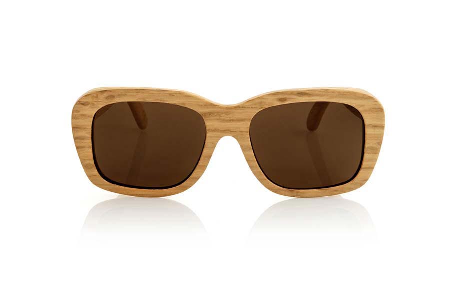Wood eyewear of Oak ULUWATU. Sunglasses Uluwatu Wood are made of oak wood in natural color there is an oversized model where the grain of the wood is the protagonist. They are elegant and daring, either despite its size the Uluwatyu are surprisingly light. The model perfect if you want something different and unique that fits your personality. for Wholesale & Retail | Root Sunglasses® 