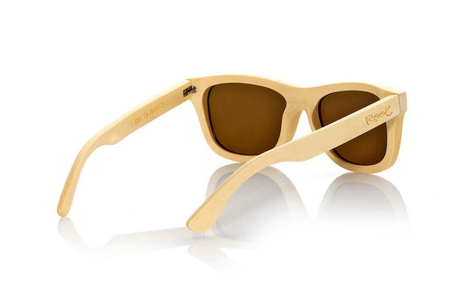 Wood eyewear of White Wood ZEN. Zen wood Sunglasses are made with very clear natural wood with a very soft and subtle fine sanding grain, they are light in both weight and shape, soft and light lines in an enigmatic model combined with brown lenses subtlety and lightness in equal parts. Front Measure: 144x47mm for Wholesale & Retail | Root Sunglasses® 