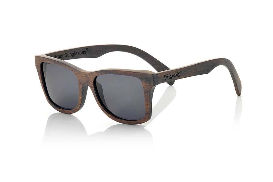 Wood eyewear of Monzo KANAA. Kanaa sunglasses are handmade from natural Monzo wood,  This wood is reddish brown or deep brown color, very hard and resistant to the passage of time. Are combined with grey lenses, the Kanaa is a somewhat angular dimensioning nice model. Front Size: 145x50mm for Wholesale & Retail | Root Sunglasses® 