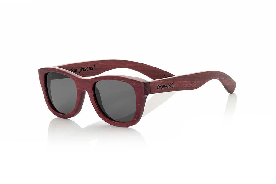 Wood eyewear of Padauk modelo RAPSODIA. Rhapsody sunglasses are made of Padauk wood. This spectacular natural purple tones model has been combined with Grey lenses, is of a small size and are designed especially for girls. Front Size: 135x43mm | Root Sunglasses® 