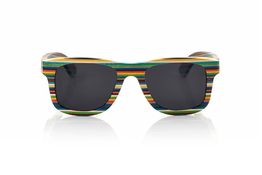 Gafas de Madera Natural de Laminada RAINBOW. Las gafas de sol Rainbow es una edición limitada, fabricadas en madera de Arce laminada skateboard de 9 capas formando un patrón de colores como los colores del arco iris. en un  modelo de formas clásicas y medida estándar apto para hombres y mujeres realizado en una espectacular combinación de colores que no te dejará indiferente. Además lo hemos combinado con 5 colores de lentes para que sea cual sea tu estilo las Rainbow se adapten a ti. A nosotros nos encantan. Medida frontal: 143x47mm Venta al Por Mayor y Detalle | Root Sunglasses® 