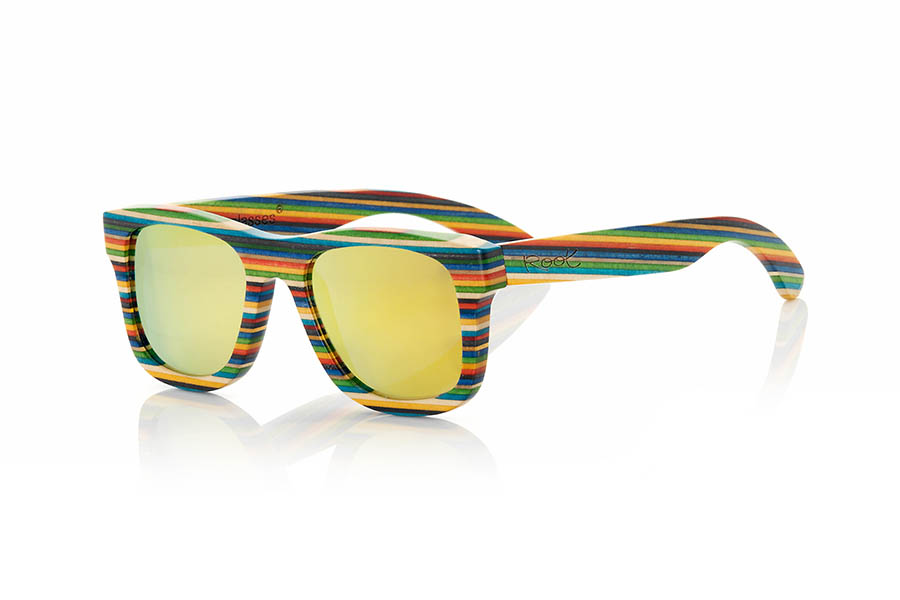 Gafas de Madera Natural de Laminada RAINBOW. Las gafas de sol Rainbow es una edición limitada, fabricadas en madera de Arce laminada skateboard de 9 capas formando un patrón de colores como los colores del arco iris. en un  modelo de formas clásicas y medida estándar apto para hombres y mujeres realizado en una espectacular combinación de colores que no te dejará indiferente. Además lo hemos combinado con 5 colores de lentes para que sea cual sea tu estilo las Rainbow se adapten a ti. A nosotros nos encantan. Medida frontal: 143x47mm Venta al Por Mayor y Detalle | Root Sunglasses® 