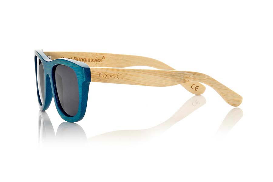 Wood eyewear of Bamboo TROPICBLUE. TropicBlue sunglasses are made of bamboo wood with the front in blue and sideburns in natural bamboo combined with blue mirror lenses. It is a classic frame that adapts well to all kinds of faces for them and for them with which you will not go unnoticed.  Front measssure: 147x50mm for Wholesale & Retail | Root Sunglasses® 