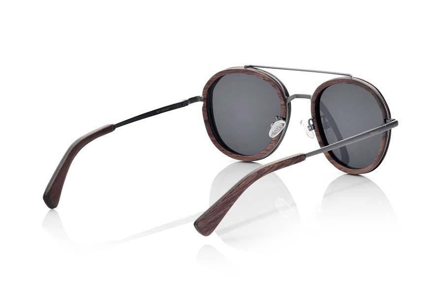 Wood eyewear of  RIFF. RIFF sunglasses are farbricadas with wood Walnut combined can metallic details. The front is shows in wood of Walnut natural bordered with details metallic Matt, while them sideburns are metal Matt finished in wood of Walnut natural. Very fine and elegant rounded frame. Measures: 145x51mm for Wholesale & Retail | Root Sunglasses® 