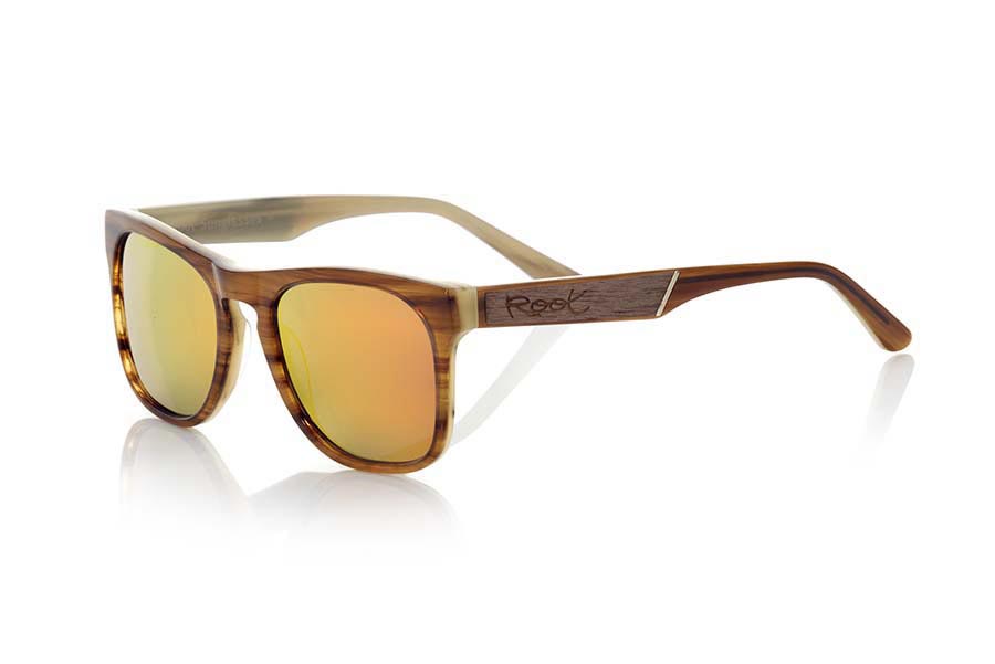 Wood eyewear of  KILAUEA. KILAUEA sunglasses of the MIXED PREMIUM series are manufactured with the front in acetate quality in CAREY BROWN and covered with acetate Carye gray sideburns finished natural black walnut bar that can be adjusted if necessary. The quality of the materials and their perfect completion will surprise you. Front size: 140x50mm for Wholesale & Retail | Root Sunglasses® 