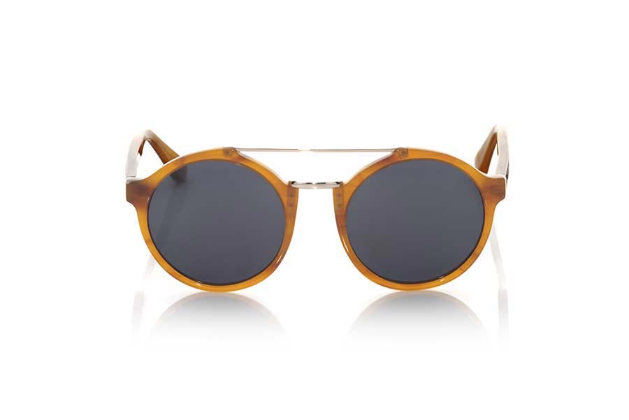 Gafas de Madera Natural de Nogal Negro TAMBORA. Las gafas de sol TAMBORA de la serie MIXED PREMIUM están fabricadas con el frontal en acetato de calidad en color CAREY marrón con puente aereo metálico y las patillas en madera de nogal negro natural terminadas en varilla cubiertas de acetato Carye marrón que permiten ser ajustadas en caso necesario. Te sorprenderá la calidad de los materiales y su terminación perfecta. Medida frontal: 140x55mm Venta al Por Mayor y Detalle | Root Sunglasses® 