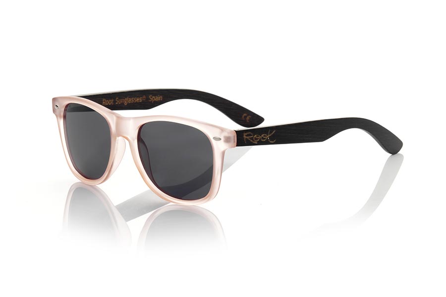 Wood eyewear of Bambú SUN PINK MX. The Sun pink sunglasses are made with the front in matte transparent light pink synthetic material and the black dyed natural bamboo wood sideburns combined with three colors of lenses that suit your style. Frontal measurement: 148x50mm for Wholesale & Retail | Root Sunglasses® 