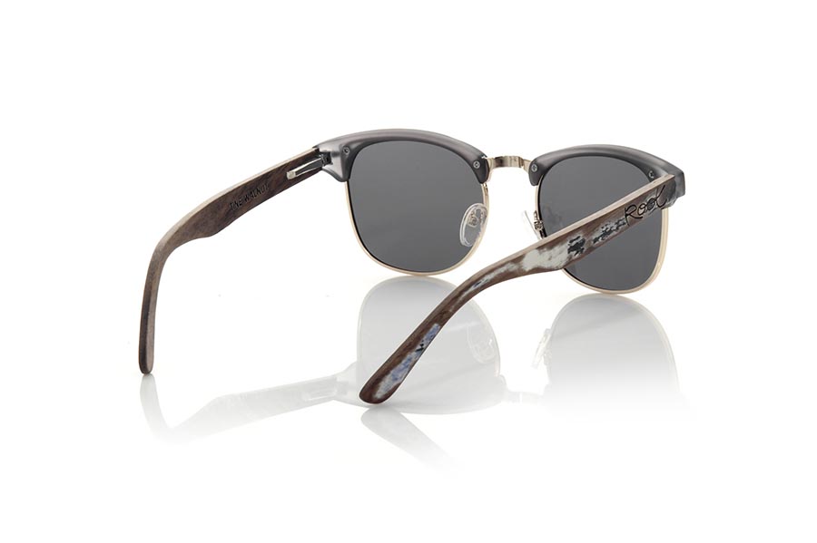 Wood eyewear of Walnut TINE. The TINE sunglasses are made with the PC front in Matt Transparent grey and gold metal and the sideburns in natural walnut vintage effect, combined with various colors of lenses adapt to your style. Front measurement: 148x50mm * Note the vintage effect is a stripping technique whose result varies from one model to another so the pattern can vary from one model to another, and may not exactly match the displayed images what makes each of the goggles unique. for Wholesale & Retail | Root Sunglasses® 