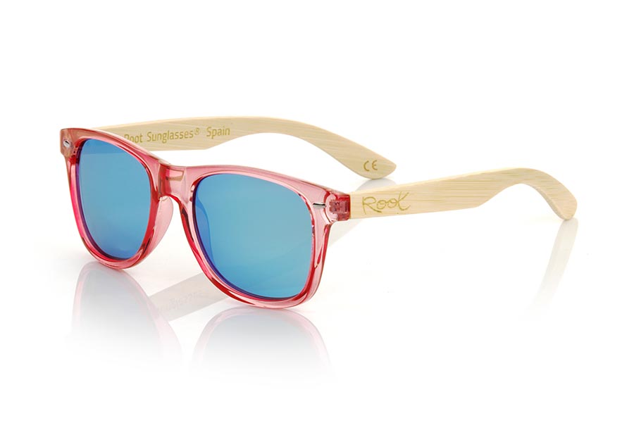 Wood eyewear of Bamboo CANDY PINK DS. The Candy PINK sunglasses are made with the front in transparent glossy clear purple synthetic material and natural bamboo wood sideburns combined with four colors of lenses that will allow you to adapt them to your style. Frontal measurement: 148x50mm for Wholesale & Retail | Root Sunglasses® 