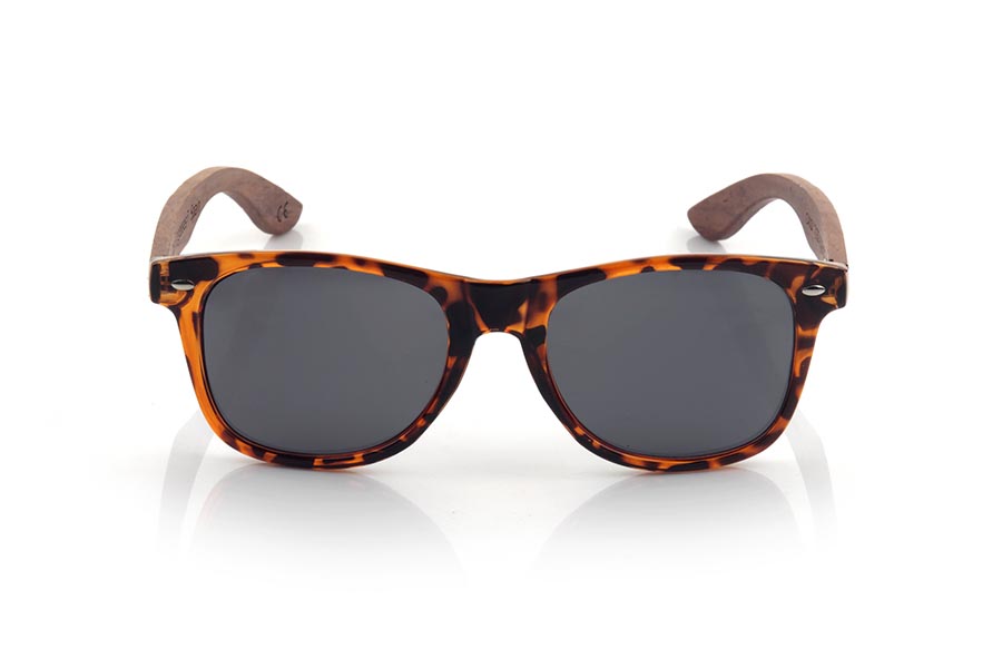 Wood eyewear of rosewood CANDY TIGER DS. The new Candy Tiger DS sunglasses are made with the front of transparent synthetic material carey style and the pins in natural rosewood combined with four lens colors that will adapt perfectly to your taste and your modern style. It is the 2020 upgrade of the popular CANDY TIGER. Front measure: 148x50mm for Wholesale & Retail | Root Sunglasses® 