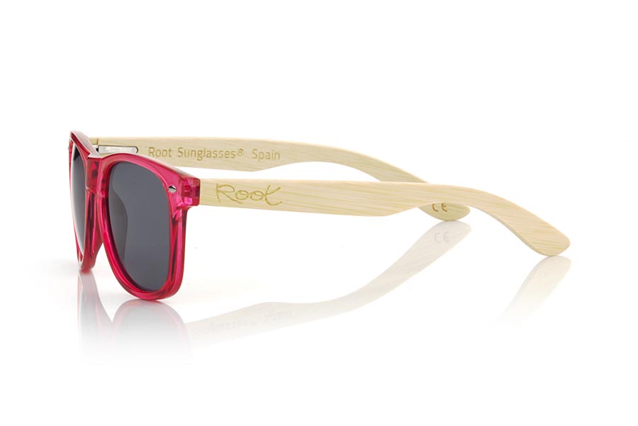 Wood eyewear of Bamboo CANDY RED DS. The Candy RED sunglasses are made with the front in transparent glossy clear red  synthetic material and natural bamboo wood sideburns combined with four colors of lenses that will allow you to adapt them to your style. Frontal measurement: 148x50mm for Wholesale & Retail | Root Sunglasses® 