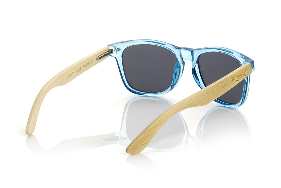 Wood eyewear of Bamboo CANDY BLUE DS. The Candy BLUE DS sunglasses are made with the front in transparent glossy clear Blue synthetic material and natural bamboo wood sideburns combined with four colors of lenses that will allow you to adapt them to your style. Frontal measurement: 148x50mm for Wholesale & Retail | Root Sunglasses® 