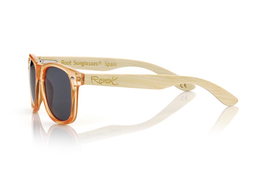 Wood eyewear of Bamboo CANDY ORANGE DS. The Candy ORANGE DS sunglasses are made with the front in transparent glossy clear Orange synthetic material and natural bamboo wood sideburns combined with four colors of lenses that will allow you to adapt them to your style. Frontal measurement: 148x50mm for Wholesale & Retail | Root Sunglasses® 
