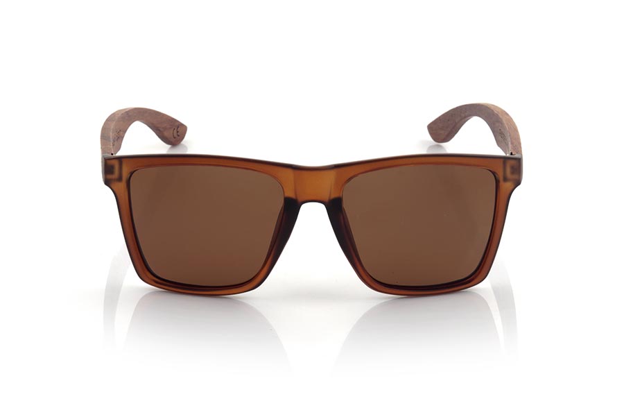 Wood eyewear of rosewood RUN BROWN DS. RUN BROWN DS sunglasses are made with the front of transparent matte synthetic brown material and sideburns in brown rosewood, it is a very male angled square model with a look at the famous okley combined with four colors of lenses that will adapt perfectly to your taste and to your modern style. Front size: 144X51mm for Wholesale & Retail | Root Sunglasses® 