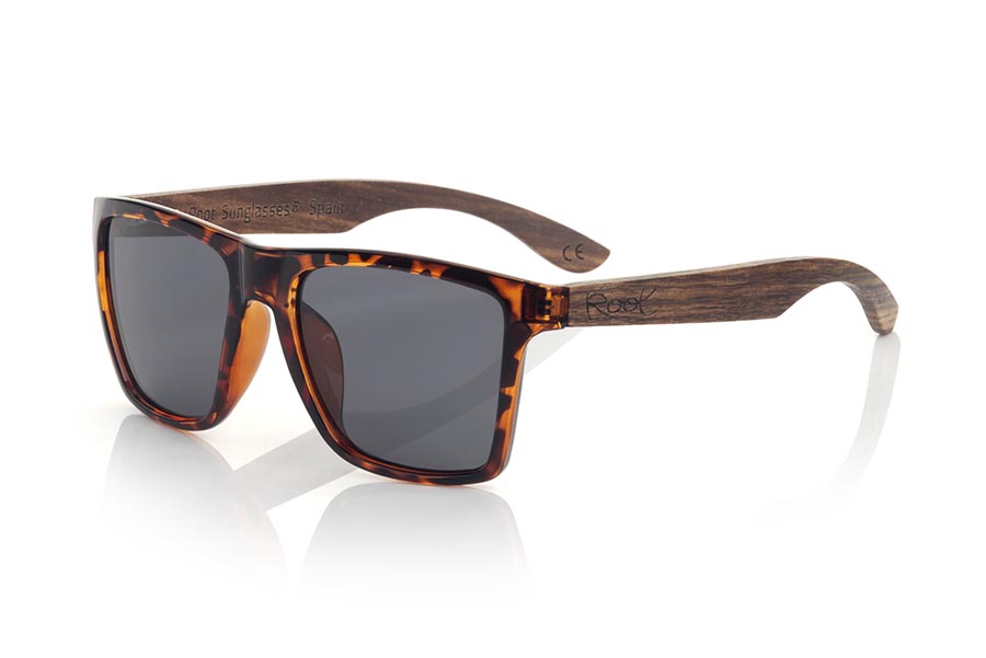 Wood eyewear of Zebrano RUN CAREY DS. The RUN CAREY DS sunglasses are made with the front of transparent matte synthetic material carey and the temples in ZEBRANO wood, it is a very masculine angular square model with an air to the famous okley combined with four lens colors that are They will adapt perfectly to your taste and your modern style. Front Measurement: 144X51mm for Wholesale & Retail | Root Sunglasses® 