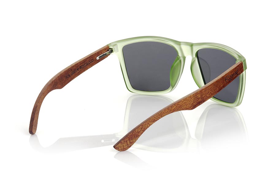 Wood eyewear of rosewood RUN GREEN DS. The RUN GREEN DS sunglasses are made with the front of transparent green matte synthetic material and the temples in rosewood, it is a very masculine angular square model with an air to the famous okley combined with four lens colors that are They will adapt perfectly to your taste and your modern style. Front Measurement: 144X51mm for Wholesale & Retail | Root Sunglasses® 