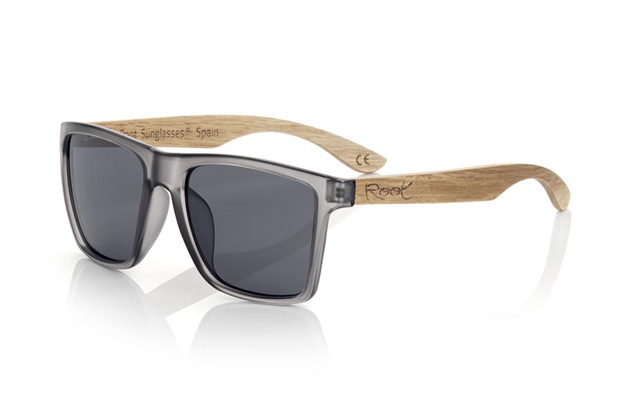 Wood eyewear of Zebrano RUN GREY DS. The RUN GREY DS sunglasses are made with the front of transparent grey matte synthetic material and the temples in zebrano wood, it is a very masculine angular square model with an air to the famous okley combined with four lens colors that are They will adapt perfectly to your taste and your modern style. Front Measurement: 144X51mm for Wholesale & Retail | Root Sunglasses® 