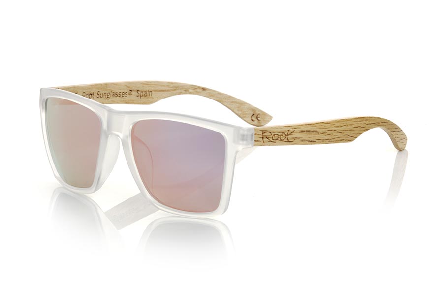 Wood eyewear of Zebrano RUN TR DS. The RUN TR DS sunglasses are made with the front of transparent matte synthetic material and the temples in zebrano, it is a very masculine angular square model with an air to the famous okley combined with four lens colors that are They will adapt perfectly to your taste and your modern style. Front Measurement: 144X51mm for Wholesale & Retail | Root Sunglasses® 