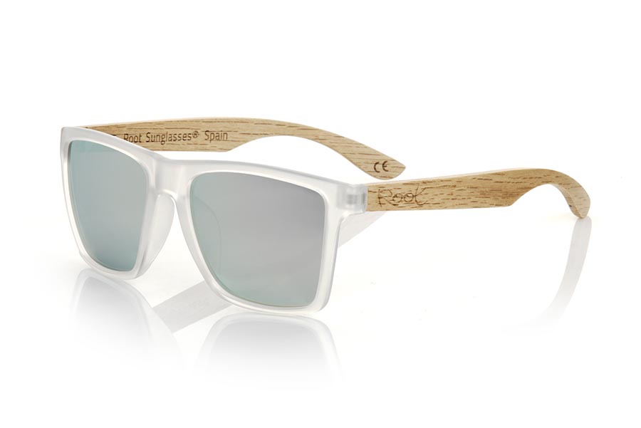 Wood eyewear of Zebrano RUN TR DS. The RUN TR DS sunglasses are made with the front of transparent matte synthetic material and the temples in zebrano, it is a very masculine angular square model with an air to the famous okley combined with four lens colors that are They will adapt perfectly to your taste and your modern style. Front Measurement: 144X51mm for Wholesale & Retail | Root Sunglasses® 