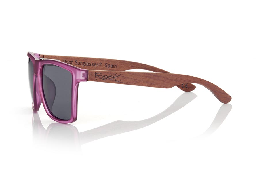 Wood eyewear of rosewood RUN PURPLE DS. The RUN PURPLE DS sunglasses are made with the front of transparent purple matte synthetic material and the temples in rosewood, it is a very masculine angular square model with an air to the famous okley combined with four lens colors that are They will adapt perfectly to your taste and your modern style. Front Measurement: 144X51mm for Wholesale & Retail | Root Sunglasses® 