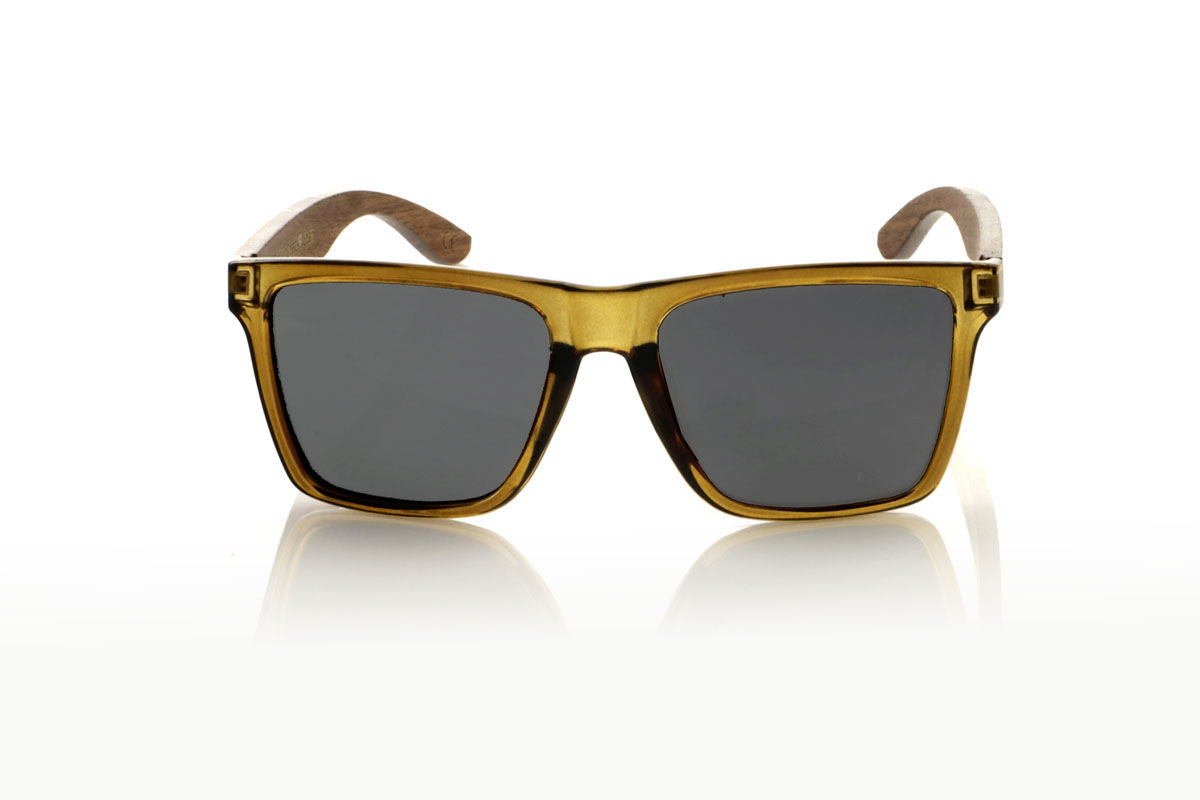 Gafas de Madera Natural de Walnut RUN KHAKI. Las gafas de sol RUN KHAKI están diseñadas para quienes buscan una combinación de funcionalidad y estilo. Con una montura más grande en un sugerente verde kaki brillo satinado, estas gafas ofrecen una presencia audaz y masculina. Las varillas de madera de Nogal no solo añaden un toque elegante, sino que también garantizan durabilidad y comodidad. Ya sea para aventuras al aire libre o para el día a día en la ciudad, las RUN KHAKI se adaptan perfectamente a cualquier situación. Con una medida de 152x50mm y un calibre de 54, proporcionan una cobertura excelente y protección total contra el sol. Dale a tu mirada un impulso de confianza con estas gafas robustas y estilosas. Venta al Por Mayor y Detalle | Root Sunglasses® 