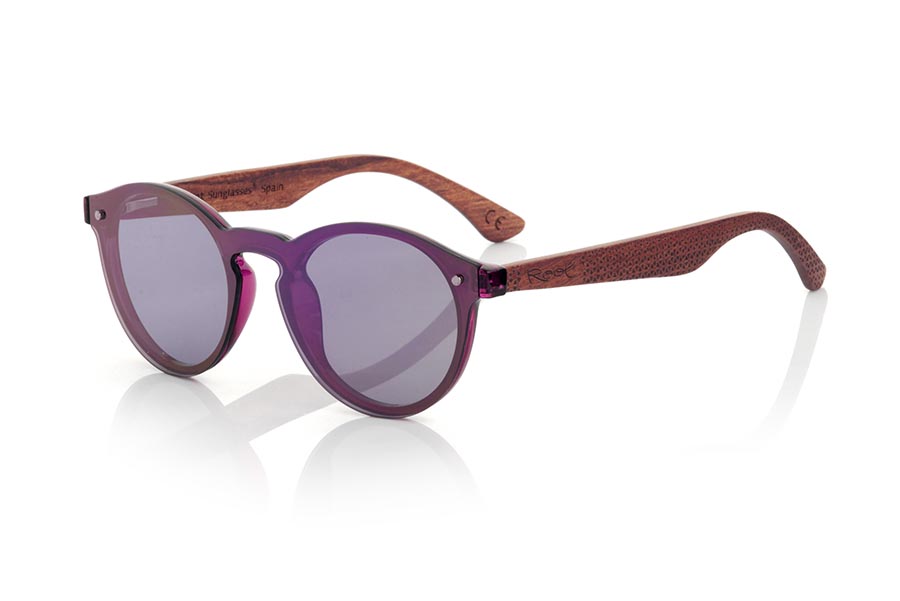 Wood eyewear of Rosewood modelo SUN PINK. PINK SUN sunglasses are made with the PINK plastic front and sideburns in rosewood engraved with an ethnic pattern, it's a female model rounded very current trend <b>PC not POLARIZED</b> lenses cover around the front. Front size: 136X49mm | Root Sunglasses® 