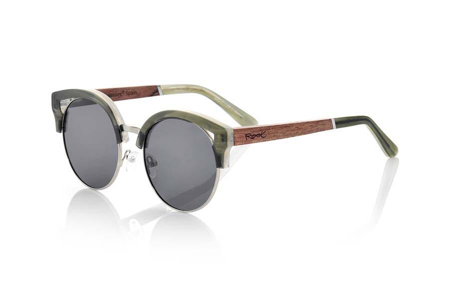 Wood eyewear of  LEIA. LEIA sunglasses of the MIXED PREMIUM series are manufactured with the front in acetate of high quality green water in natural ROSEWOOD finished in Rod black acetate covers which can be adjusted if necessary. It's a model with eyebrow stylish acetate which sit perfectly to them. The quality of the materials and their perfect completion will surprise you. Measure front: 140x54mm for Wholesale & Retail | Root Sunglasses® 