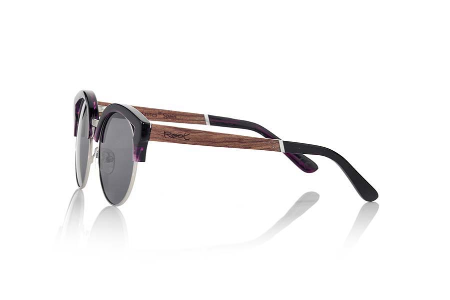 Wood eyewear of Rosewood ARYA. ARYA sunglasses of the MIXED PREMIUM series are manufactured with the front in acetate high-quality color purple and sideburns in natural ROSEWOOD finished in Rod covered in black acetate that can be adjusted if necessary. It's a model with eyebrow stylish acetate which sit perfectly to them. The quality of the materials and their perfect completion will surprise you. Front size: 140x54mm for Wholesale & Retail | Root Sunglasses® 