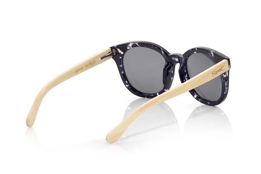 Wood eyewear of Bamboo SAMSA. SAMSA sunglasses are made with synthetic material CAREY front dark and sideburns in NATURAL bamboo wood combined with four colors of lenses that will adapt perfectly to your taste and to your modern style. Front size: 144X54mm for Wholesale & Retail | Root Sunglasses® 