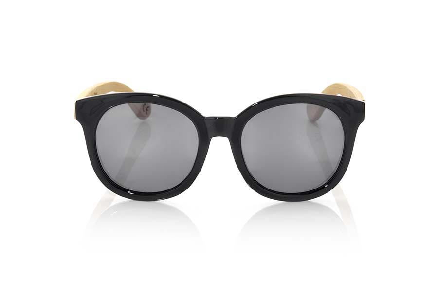 Gafas de Madera Natural de Bambú KIM. Las gafas de sol KIM están realizadas con el frontal de material sintético Negro y las varillas en madera de bambúnatural combinadas con cuatro colores de lentes que se adaptarán a la perfección a tu gusto y a tu estilo moderno. Medida frontal: 144X54mm Venta al Por Mayor y Detalle | Root Sunglasses® 