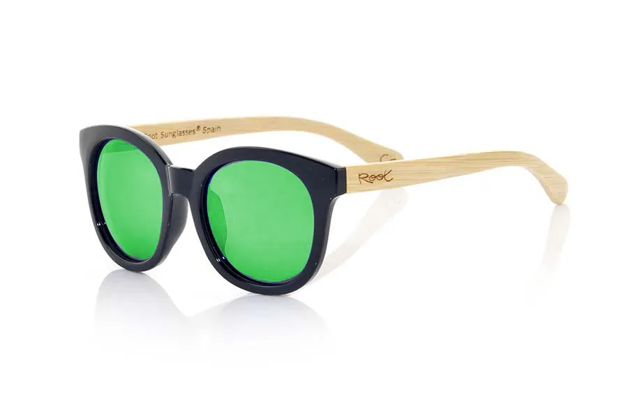Gafas de Madera Natural de Bambú KIM. Las gafas de sol KIM están realizadas con el frontal de material sintético Negro y las varillas en madera de bambúnatural combinadas con cuatro colores de lentes que se adaptarán a la perfección a tu gusto y a tu estilo moderno. Medida frontal: 144X54mm Venta al Por Mayor y Detalle | Root Sunglasses® 