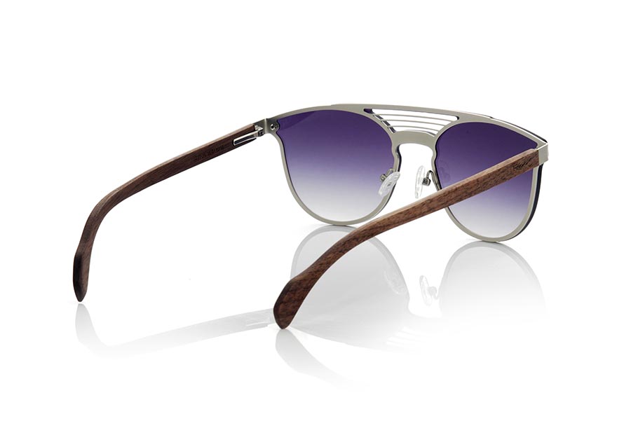 Wood eyewear of Walnut IRTISH. The IRTISH MIXED PREMIUM series sunglasses are made of matte plated stainless steel front frame and natural walnut wood sideburns flat lenses occupy the whole frame in both eyes you will be surprised by the quality of the materials and their Perfect termination. Frontal measurement: 142x50mm for Wholesale & Retail | Root Sunglasses® 