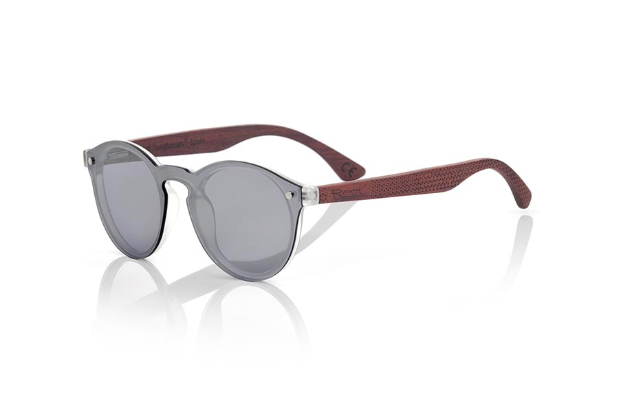 Gafas de Madera Natural de Dumu SUN SILVER. Las gafas de sol SUN SILVER están realizadas con el frontal de material sintético blanco transparente y las varillas en madera de duwood grabadas con un patrón étnico, se trata de un modelo femenino redondeado muy de tendencia actual, las lentes planas <b>PC NO POLARIZADAS</b> cubren todo el frontal. Medida frontal: 136X49mm Venta al Por Mayor y Detalle | Root Sunglasses® 