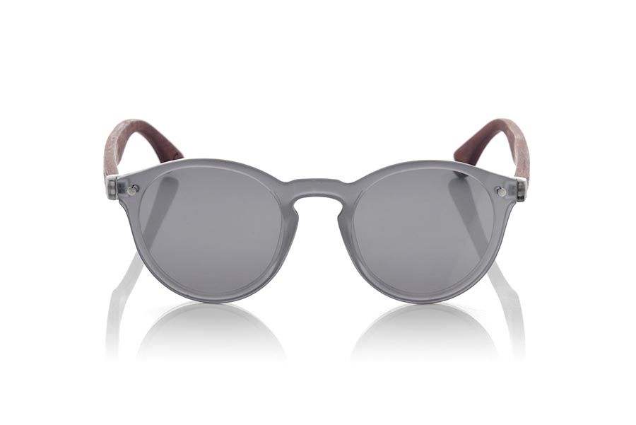 Gafas de Madera Natural de Dumu SUN SILVER. Las gafas de sol SUN SILVER están realizadas con el frontal de material sintético blanco transparente y las varillas en madera de duwood grabadas con un patrón étnico, se trata de un modelo femenino redondeado muy de tendencia actual, las lentes planas <b>PC NO POLARIZADAS</b> cubren todo el frontal. Medida frontal: 136X49mm Venta al Por Mayor y Detalle | Root Sunglasses® 