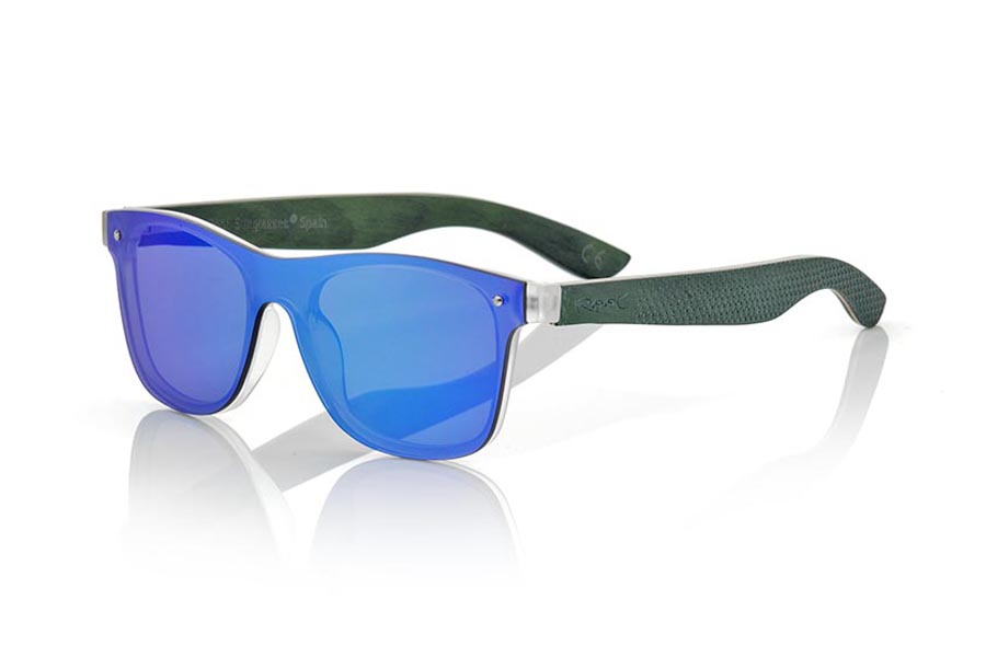 Wood eyewear of Skateboard SKY GREEN. The SKY GREEN sunglasses are made with the front of transparent synthetic material and the laminated maple skateboard wood sideburns engraved with an ethnic pattern, it is a latest trend model, flat lenses <b> non-polarized PC </b> They cover the whole front. Frontal measurement: 152X48mm for Wholesale & Retail | Root Sunglasses® 