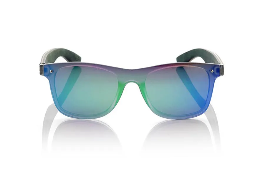 Gafas de Madera Natural de Laminada SKY GREEN. Las gafas de sol SKY GREEN están realizadas con el frontal de material sintético blanco transparente y las varillas en madera de skateboard de arce laminada grabadas con un patrón étnico, se trata de un modelo de última tendencia, las lentes planas <b>PC NO POLARIZADAS</b> cubren todo el frontal. Medida frontal: 152X48mm Venta al Por Mayor y Detalle | Root Sunglasses® 