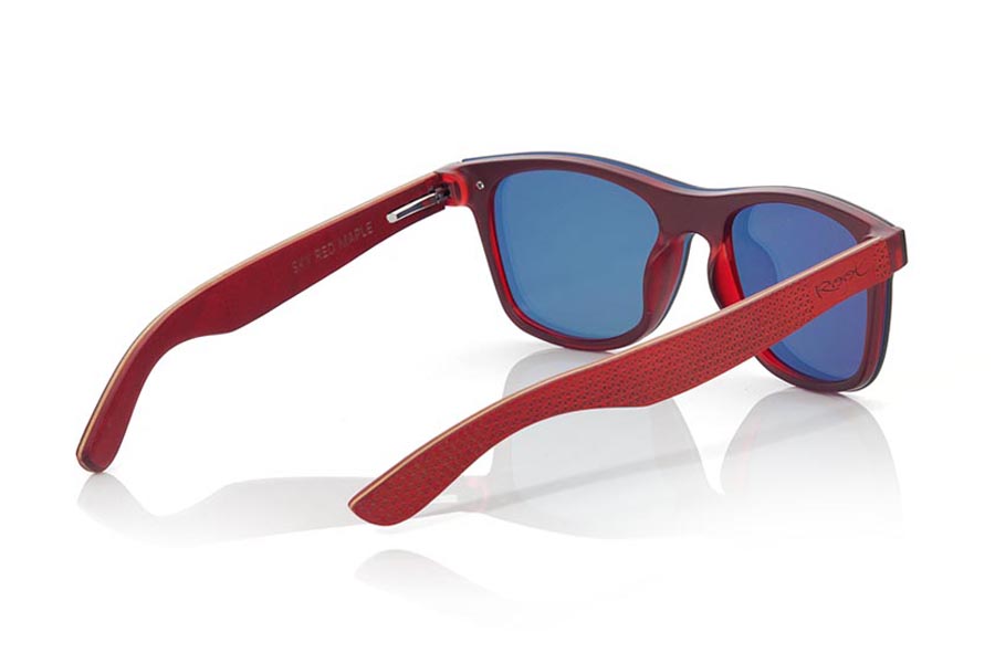 Wood eyewear of Skateboard SKY RED. The SKY RED sunglasses are made with the front of red transparent synthetic material and the laminated maple skateboard wood sideburns engraved with an ethnic pattern, it is a latest trend model, flat lenses <b> non-polarized PC </b> They cover the whole front. Frontal measurement: 152X48mm for Wholesale & Retail | Root Sunglasses® 