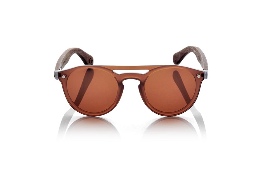 Wood eyewear of Bamboo SAMBA BROWN. The SAMBA BROWN sunglasses are made with the frontal of translucent synthetic material and the sideburns in ROSEWOOD wood engraved with an ethnic pattern, this is a very rounded female model of current trend the flat lenses <b> non-polarized PC </b> Cover the whole frontal.. Frontal measurement: 137X49mm for Wholesale & Retail | Root Sunglasses® 