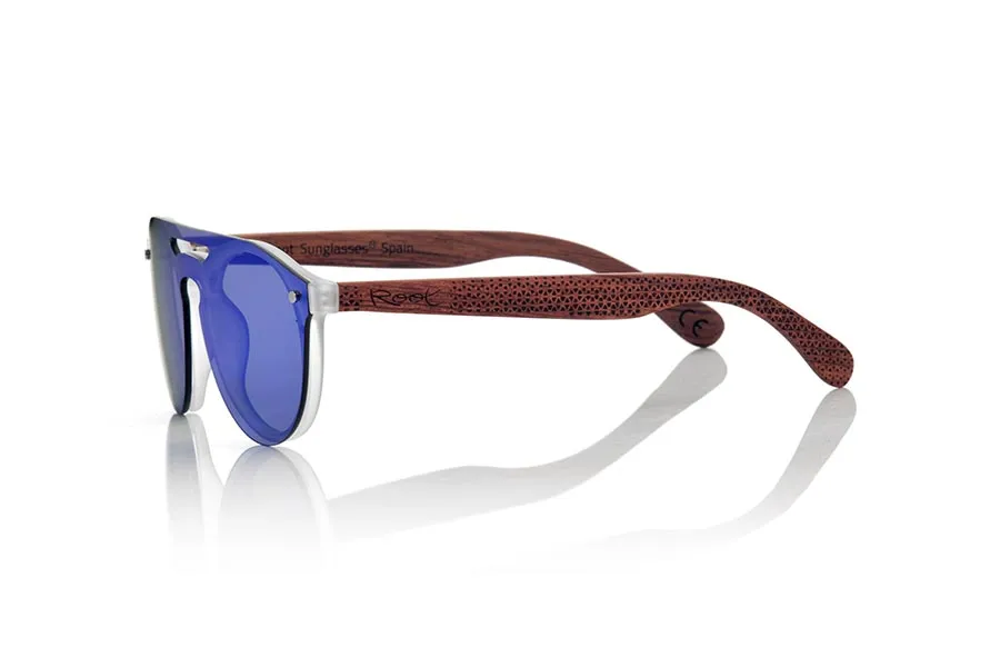 Wood eyewear of ROSEWOOD SAMBA BLUE. The SAMBA BLUE sunglasses are made with the frontal of translucent synthetic material and the sideburns in ROSEWOOD wood engraved with an ethnic pattern, this is a very rounded female model of current trend the flat lenses <b> non-polarized PC </b> Cover the whole frontal.. Frontal measurement: 137X49mm for Wholesale & Retail | Root Sunglasses® 